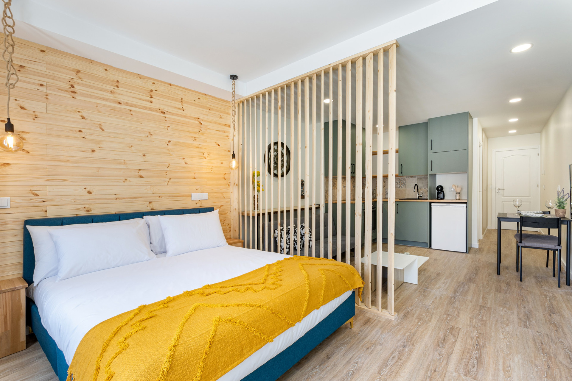 Quarto duplo com cama de casal