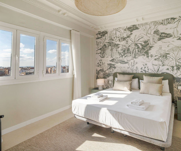 Big apartment with terras, Calle del Hospital 1.28