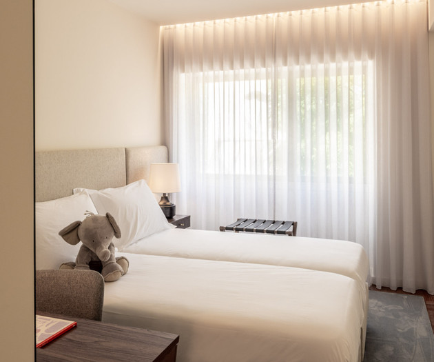 Sophisticated 2-bedroom flat, Ave Novas 4A