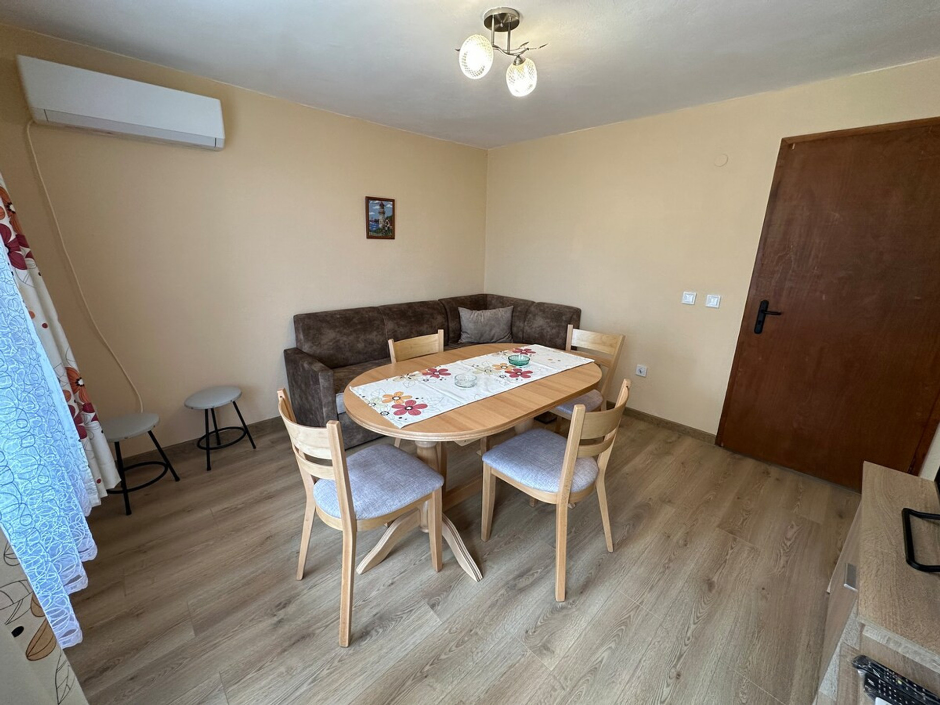 Living room image 2