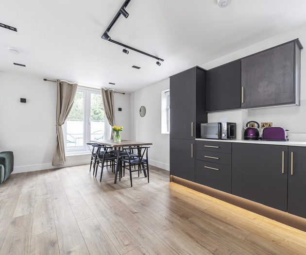 Chic and Classy 2BR Penthouse w/ Parking, 6 Guests