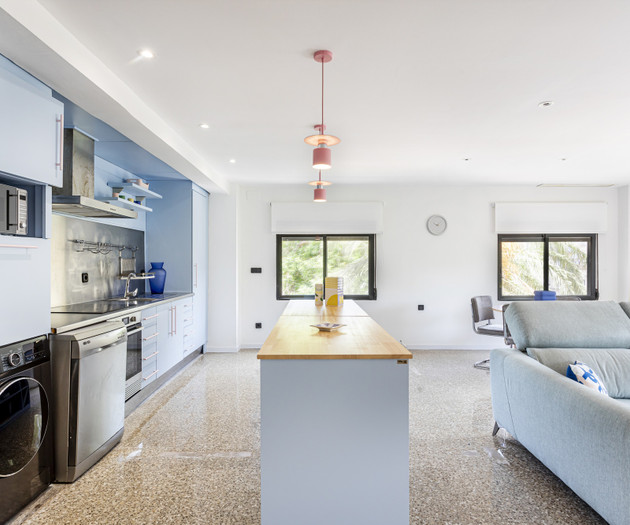 MODERN AND SPACIOUS BEACH AREA