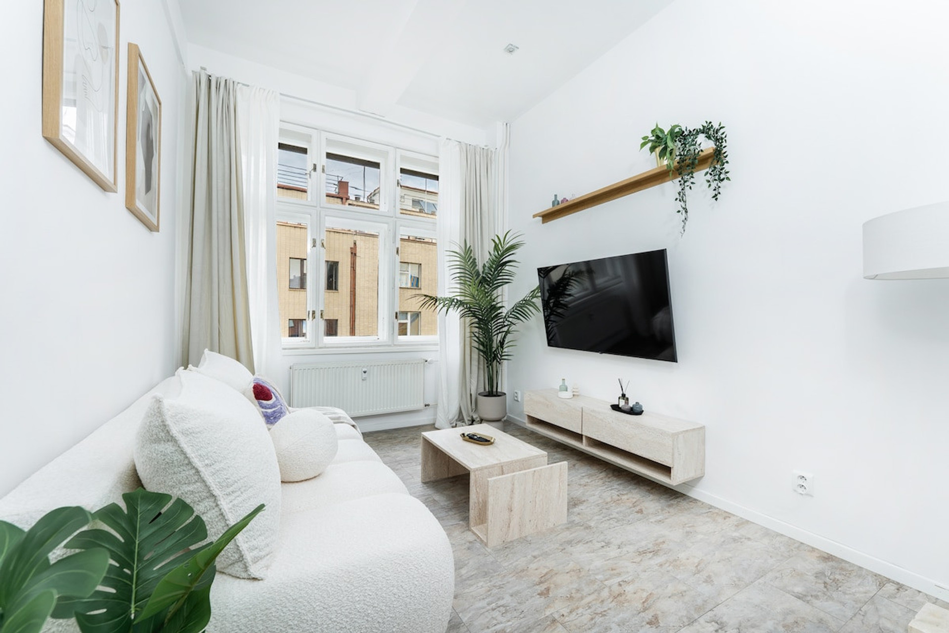 Living room image 1