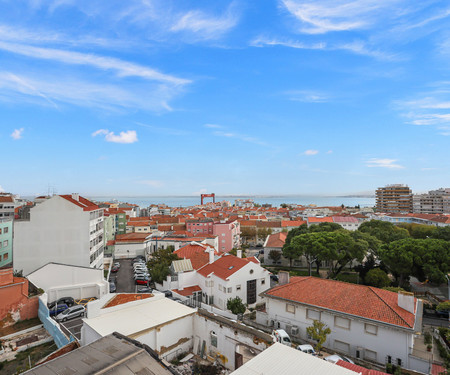 Sunny Apt | Almada | Balcony w/ River View!