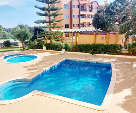 2 bedroom flat with swimming pool in Albufeira