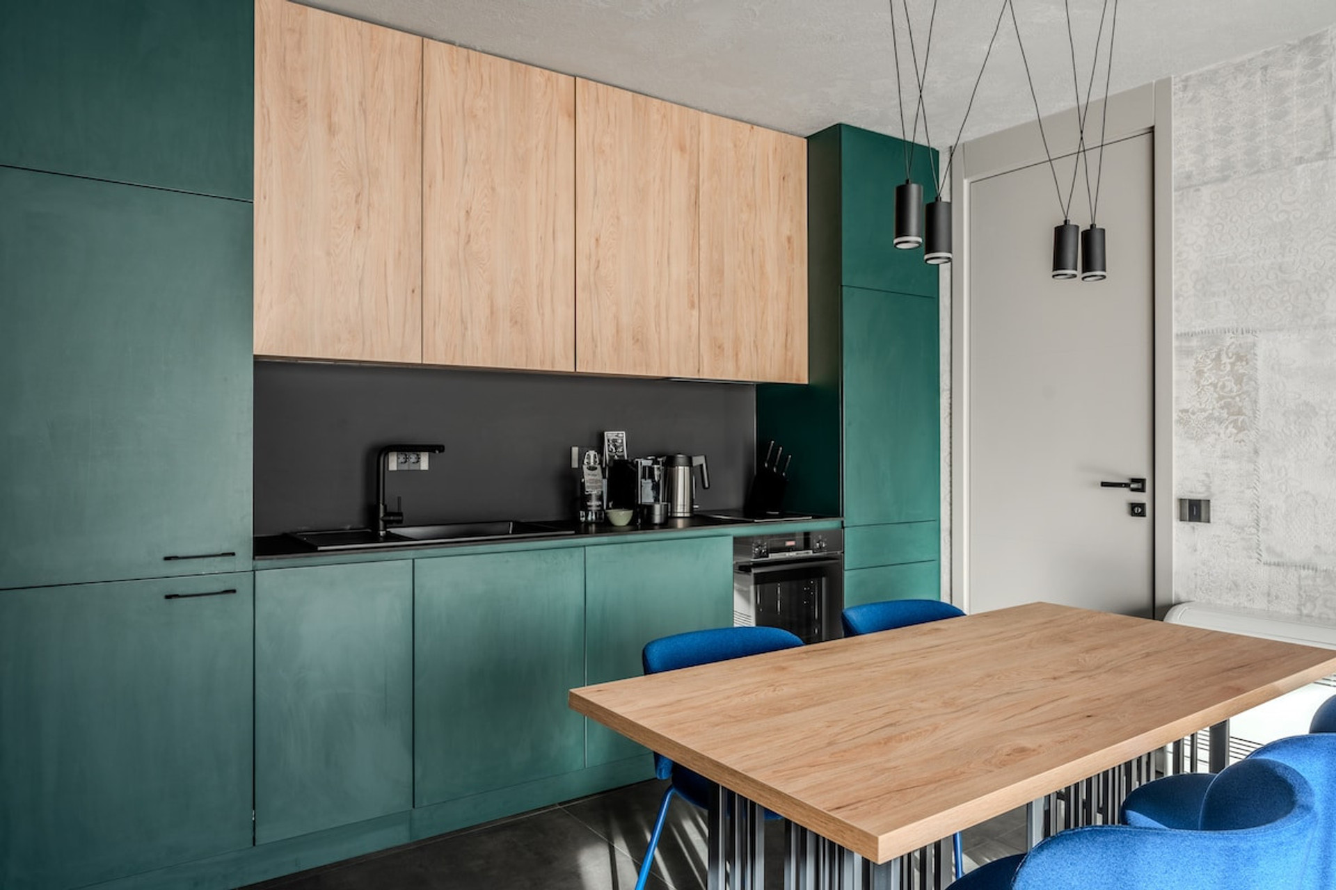 Full kitchen image 1
