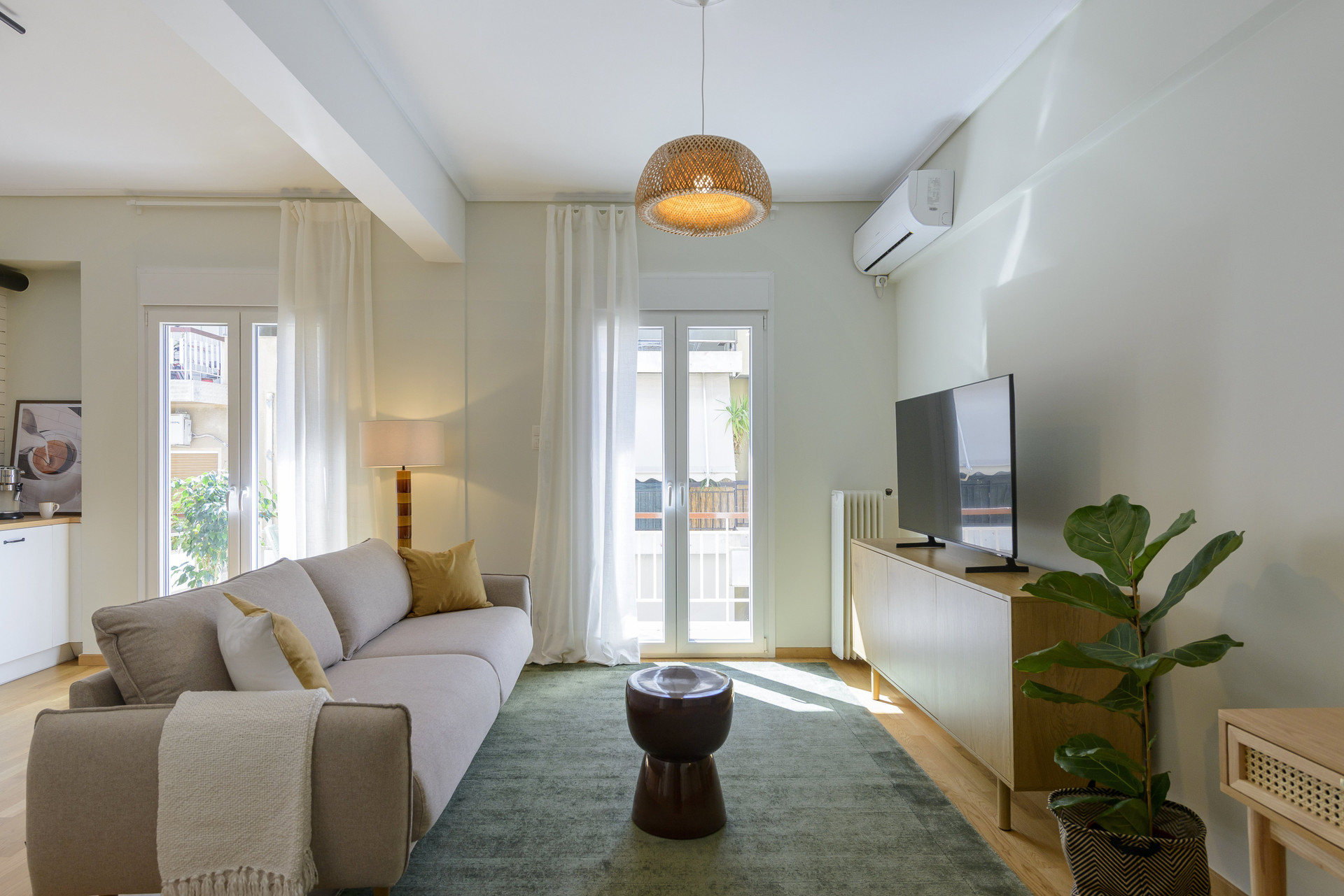 Living room with natural light, fast WiFi and comfortable seating