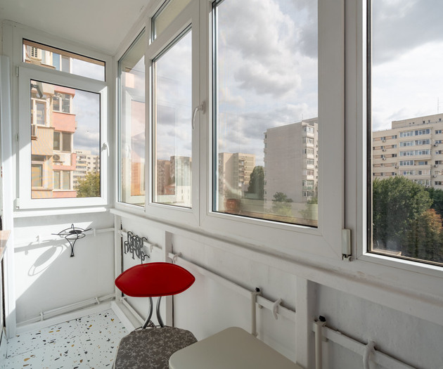 Glazed balcony with seating