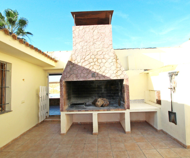 Rooftop barbecue fireplace