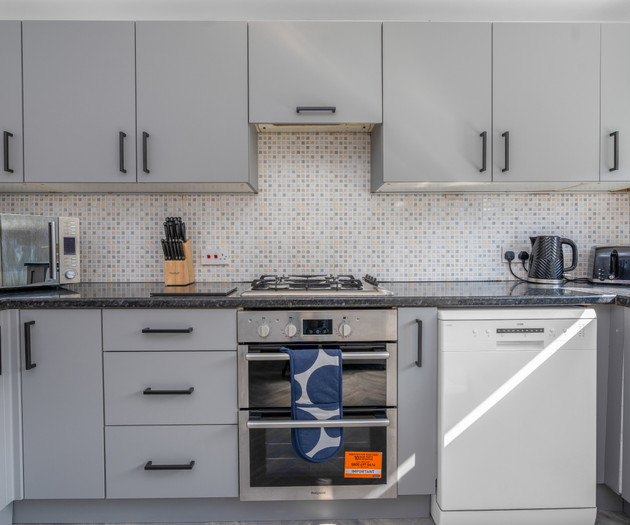 Three Bedroom Home with Parking in Livingston