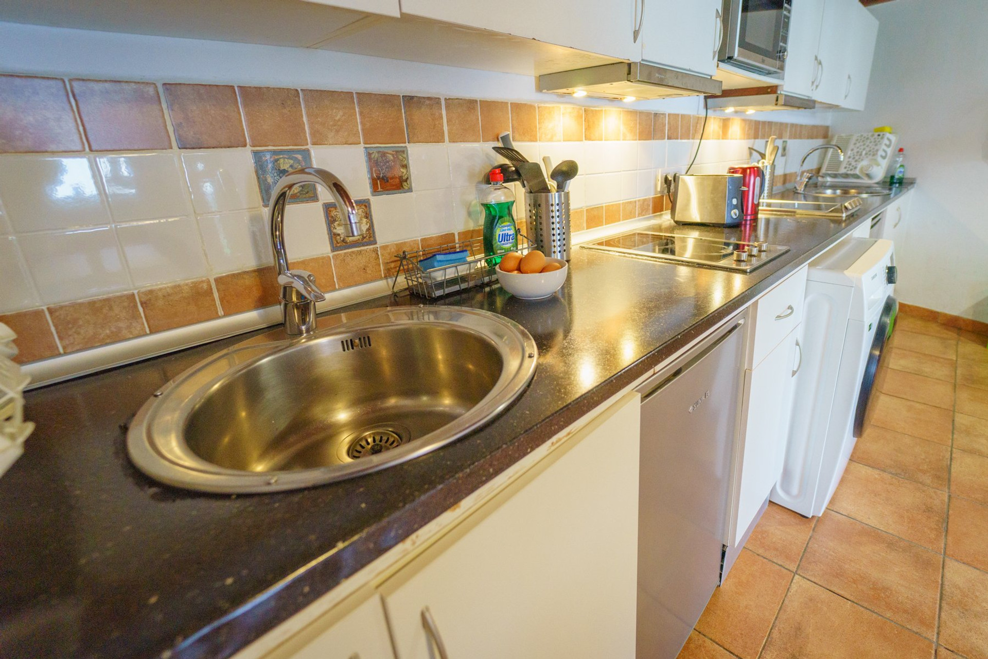Kitchen counter with sink and hob
