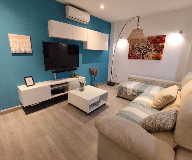 Casa acogedora con amplia terraza y Jacuzzi.