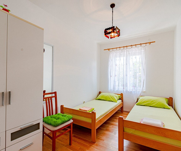 A1 apartment next to the beach, with the sea view