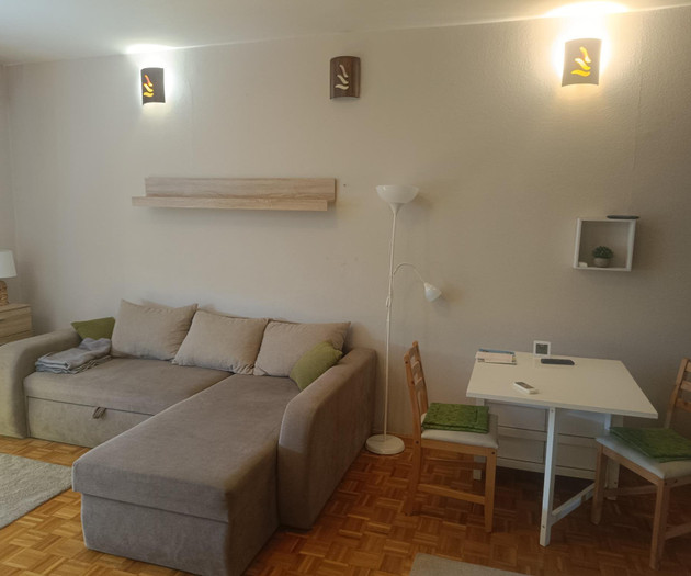 Világos, csendes lakás ingyenes parkolással