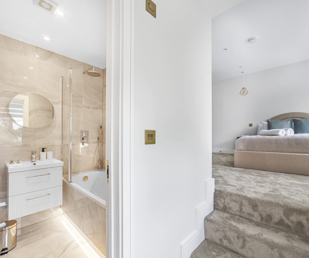 Lux 2BR Penthouse w/ Free Parking Terrace, Wembley