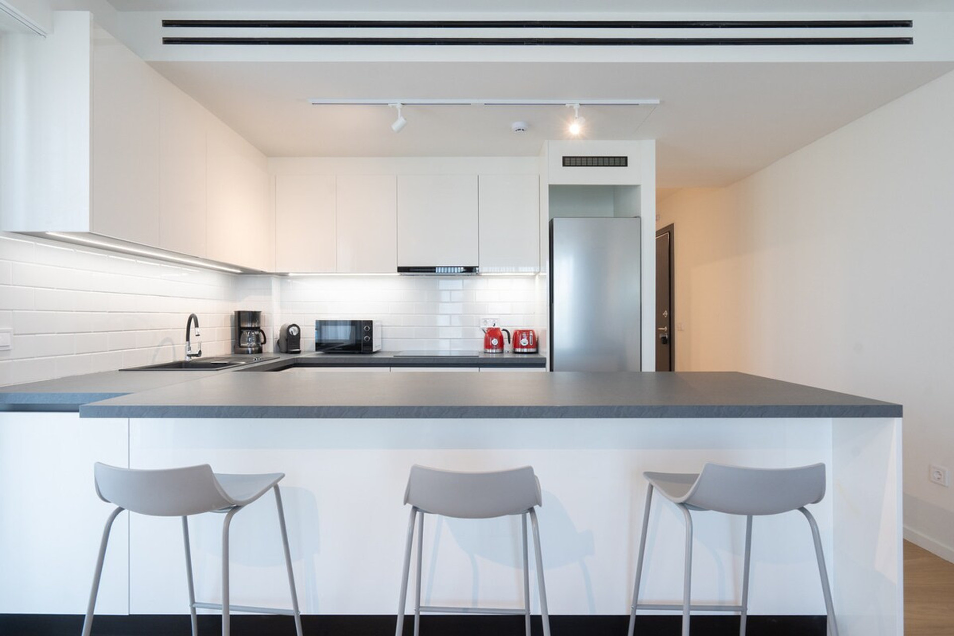 Full kitchen image 1