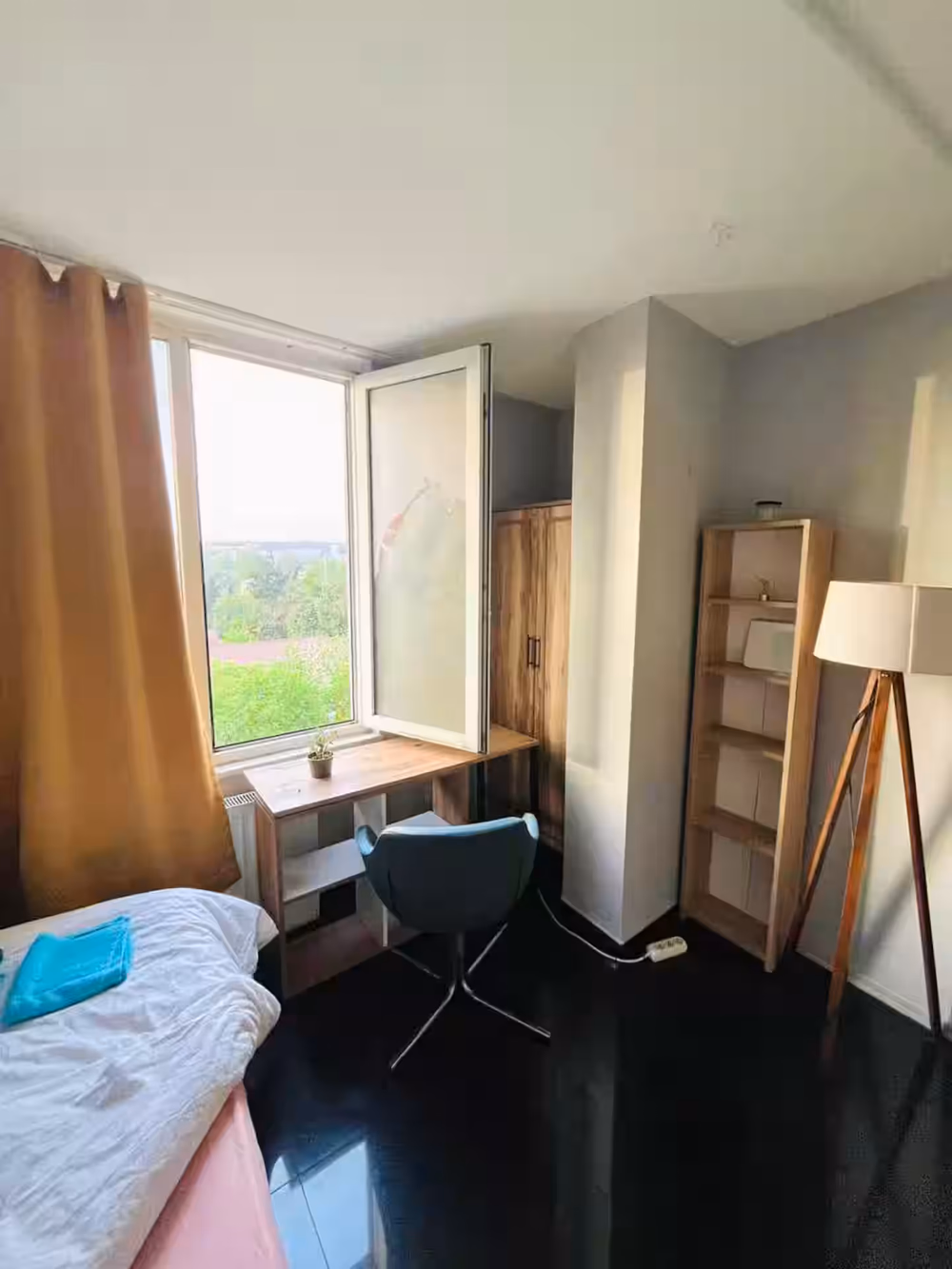 Private room in a friendly house preview