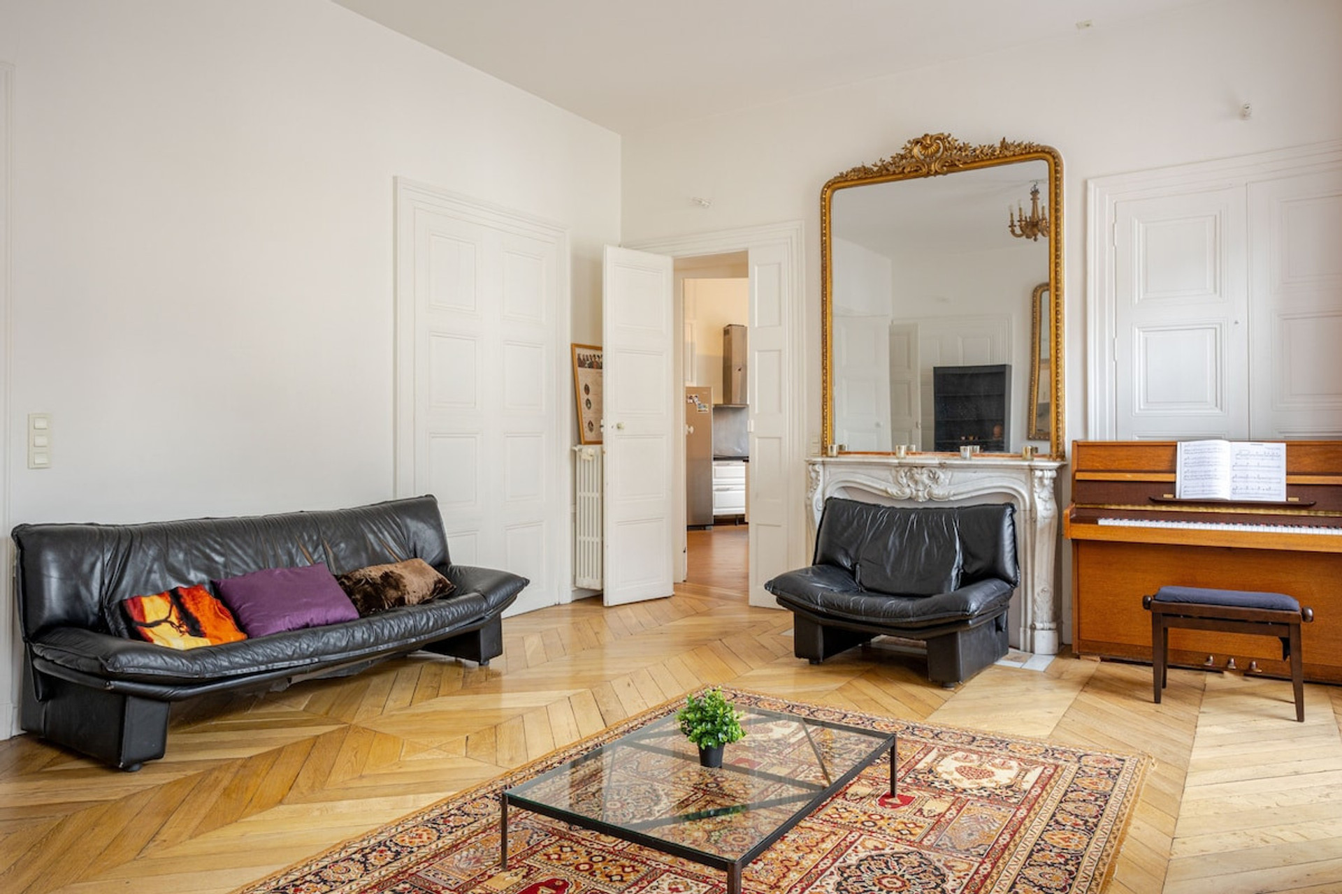 Living room image 1