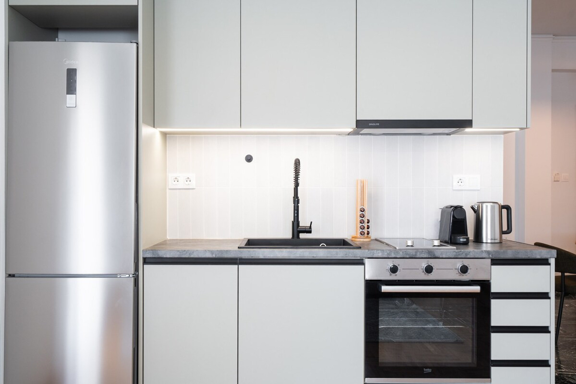 Full kitchen image 1