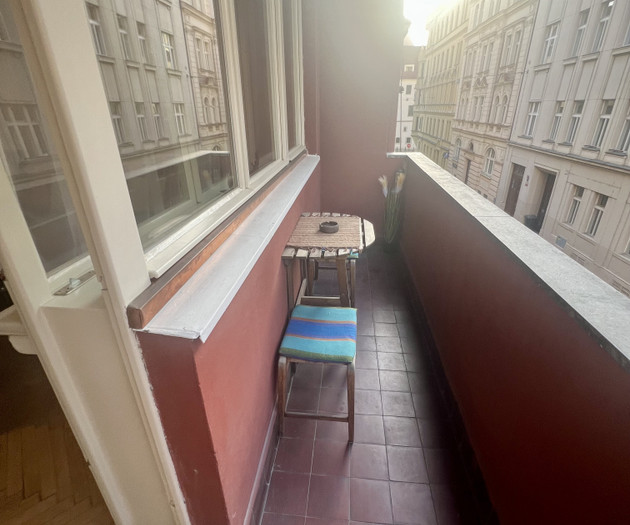 Útulný byt 1+1 u Karlova náměstí s balkónem