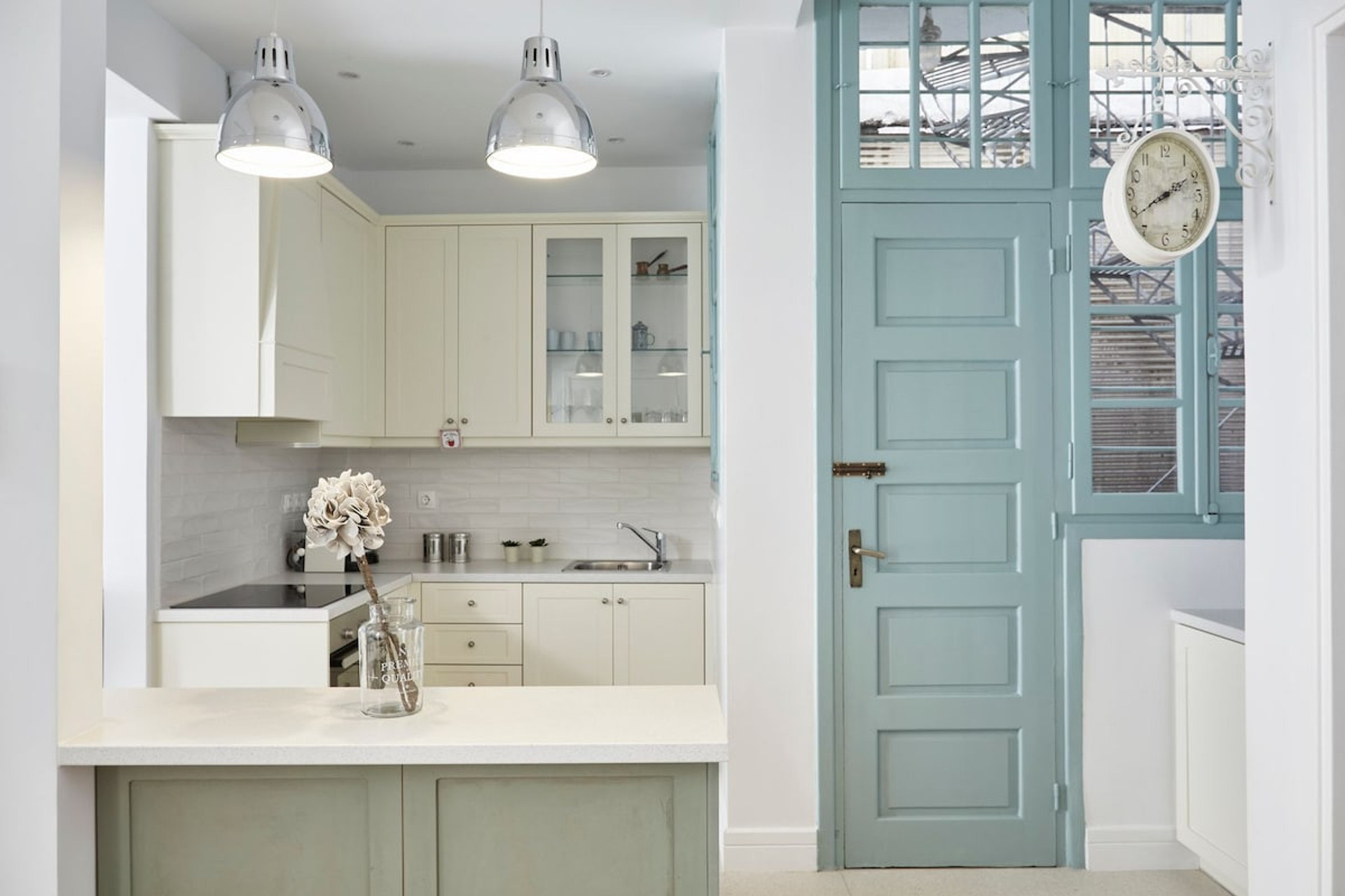 Full kitchen