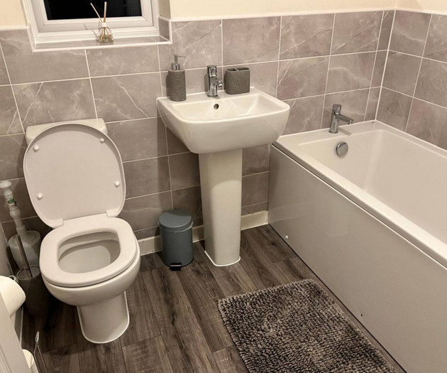 Comfortable 4 Bedroom Home Sleeps 7 Wolverhampton