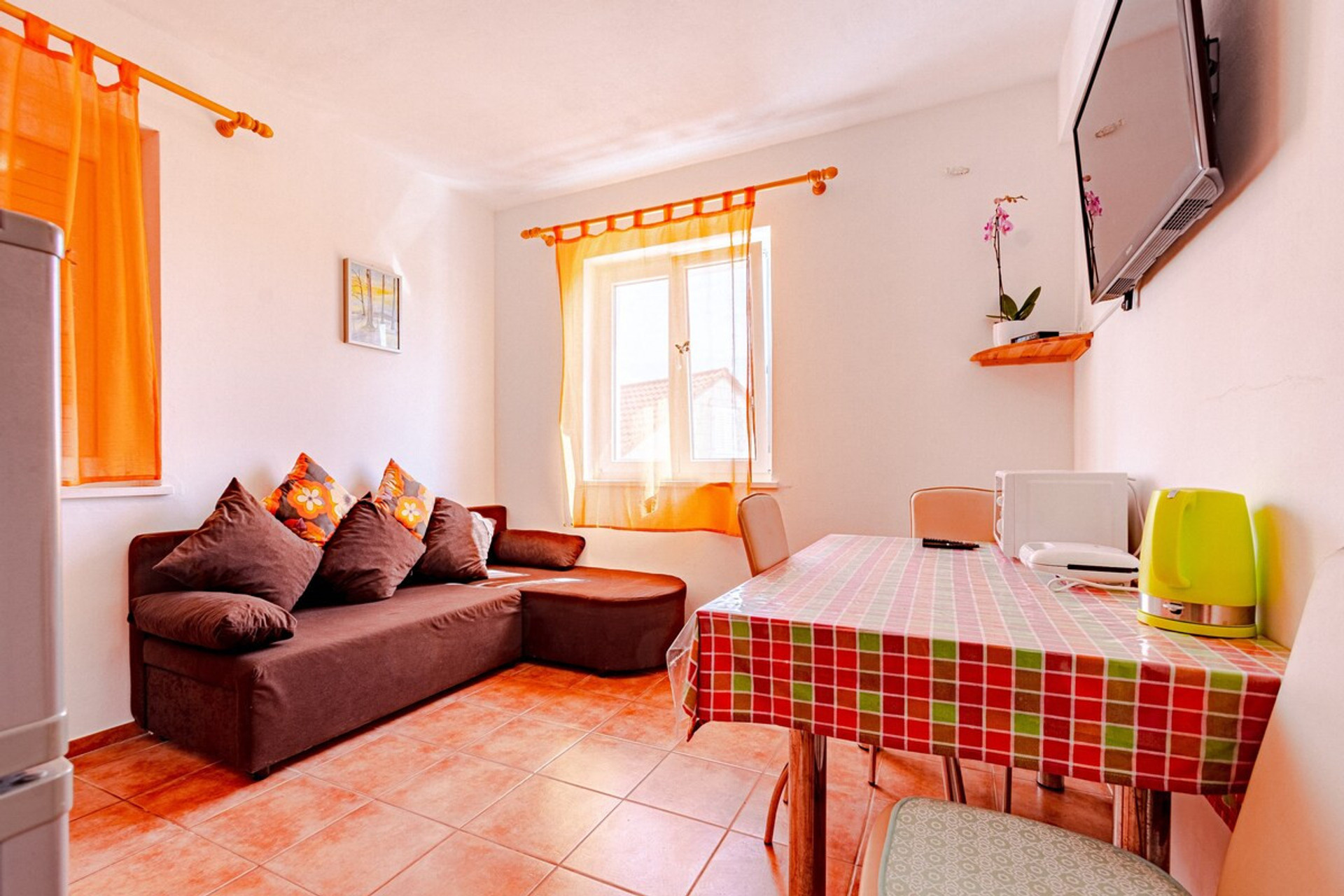 Living room & dining area