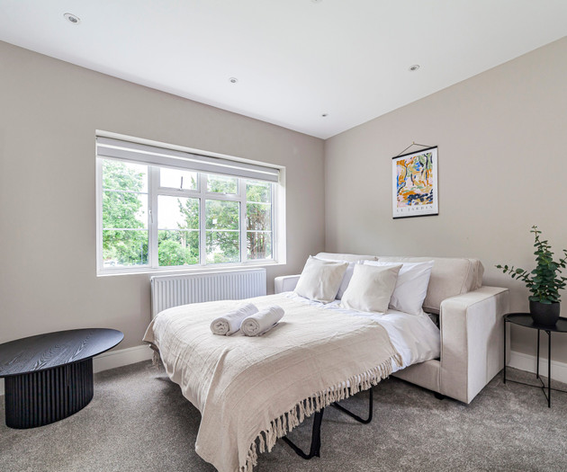 Trendy 2BR 1Bath Flat, 15 Min to Wembley, Sleeps 6