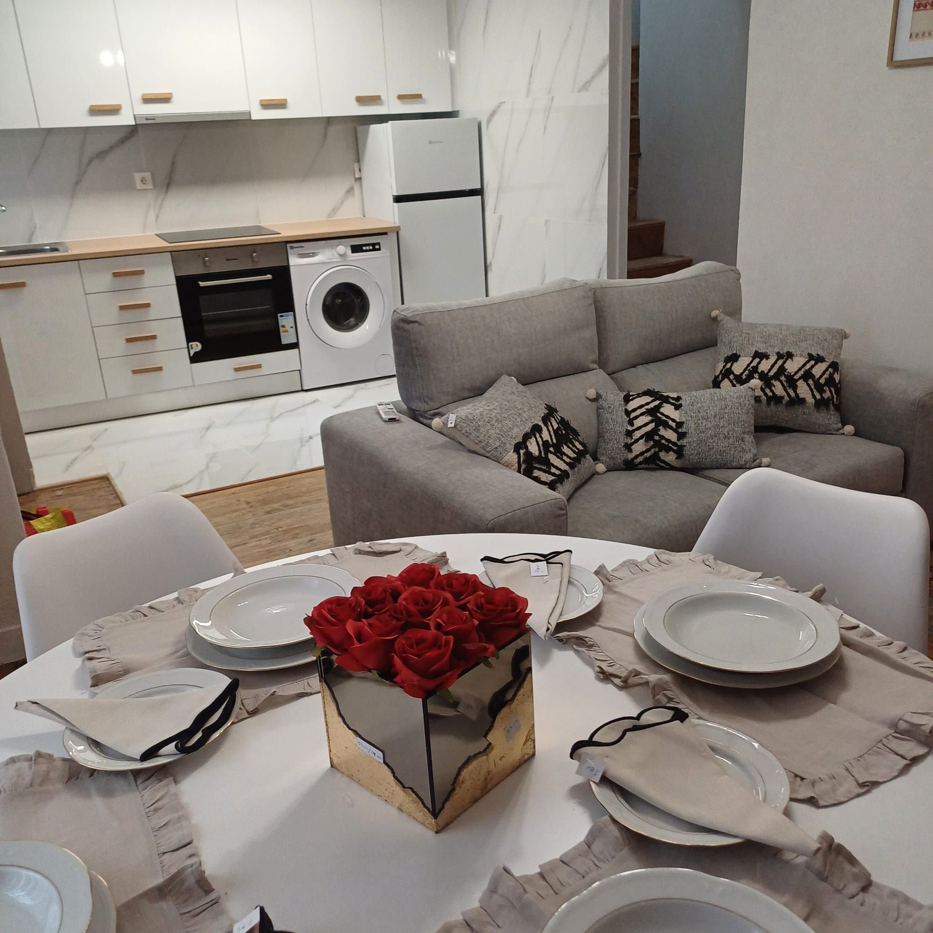 Open plan dining and kitchen area