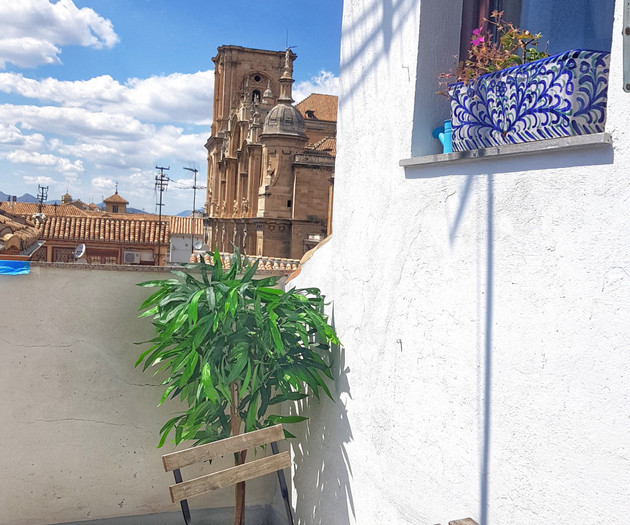 Sunny Penthouse loft with stunning views, km 0