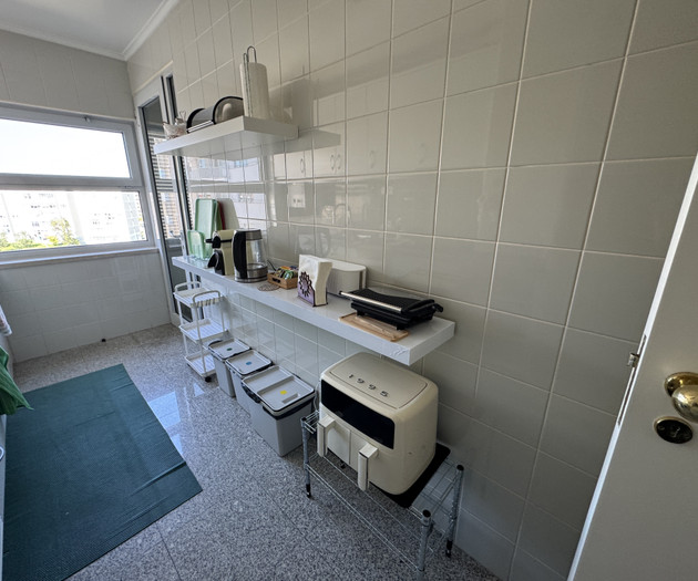 1 bedroom apt w/ parking place and bills included