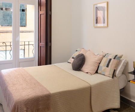 Charming Three-Bedroom apartment in El Cabanyal 1