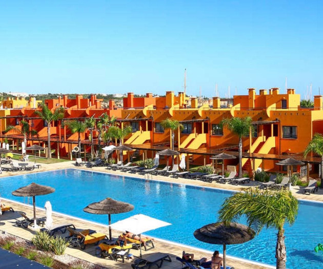 Luxury Apartment, with pool and beach