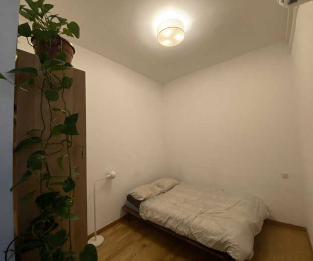 Bright Room with Private Bathroom in El Born