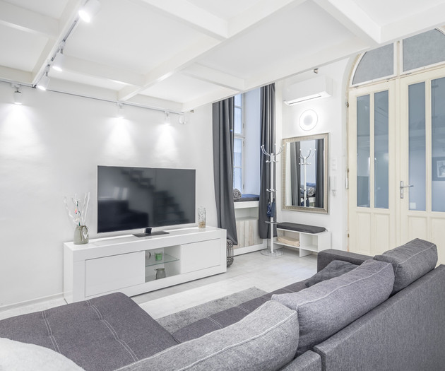 Peaceful Modern City Center Apartment