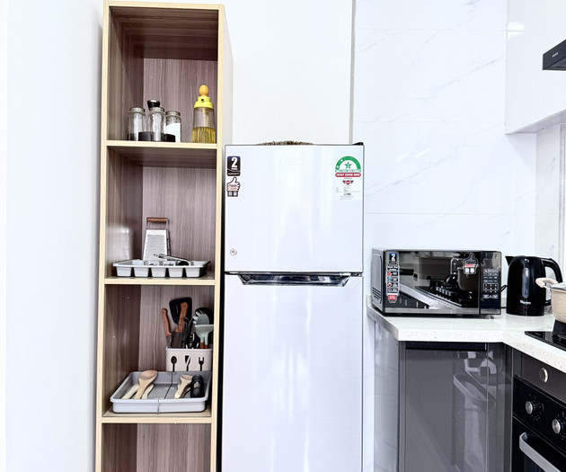 Airy 17th Floor 2BR: City Views, Balcony & Pool