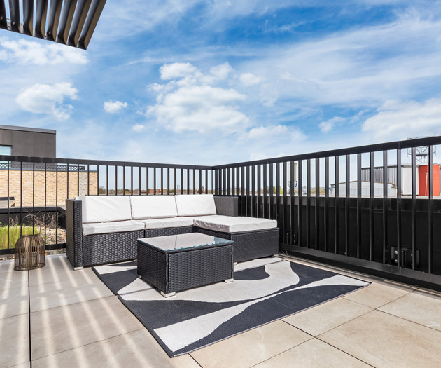 Penthouse Apartment with City Views, Parking + 2BR