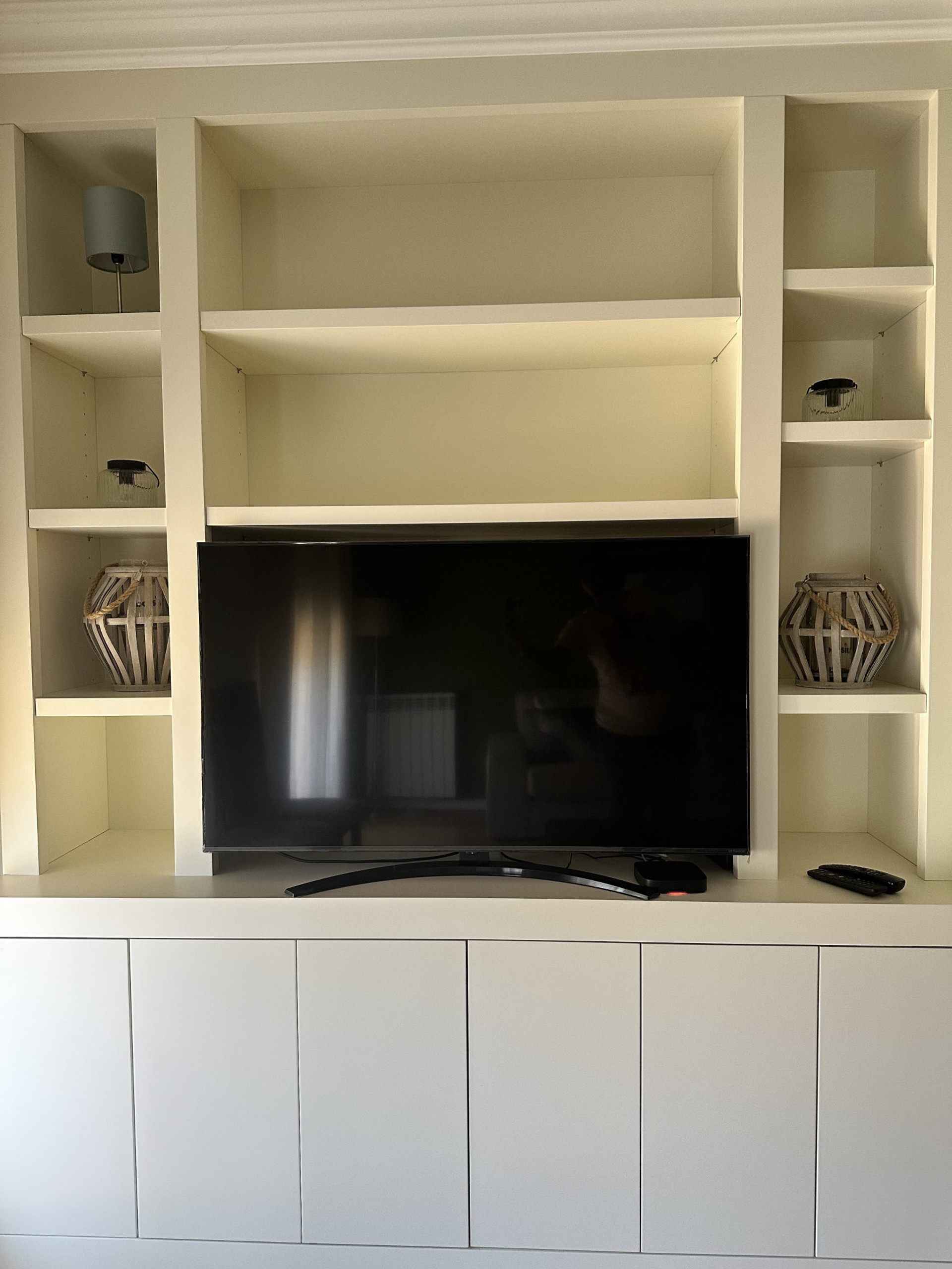 43ª flat Screen LG Smart TV with box