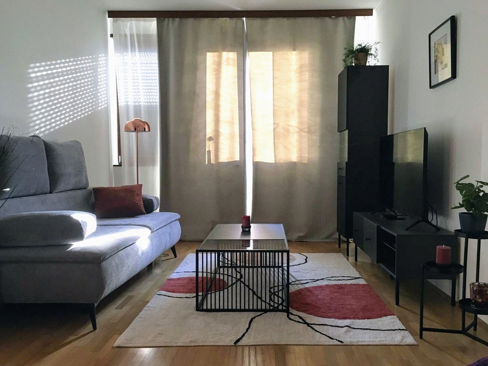 Sunny 1-Bedroom Apartment with Rooftop View preview
