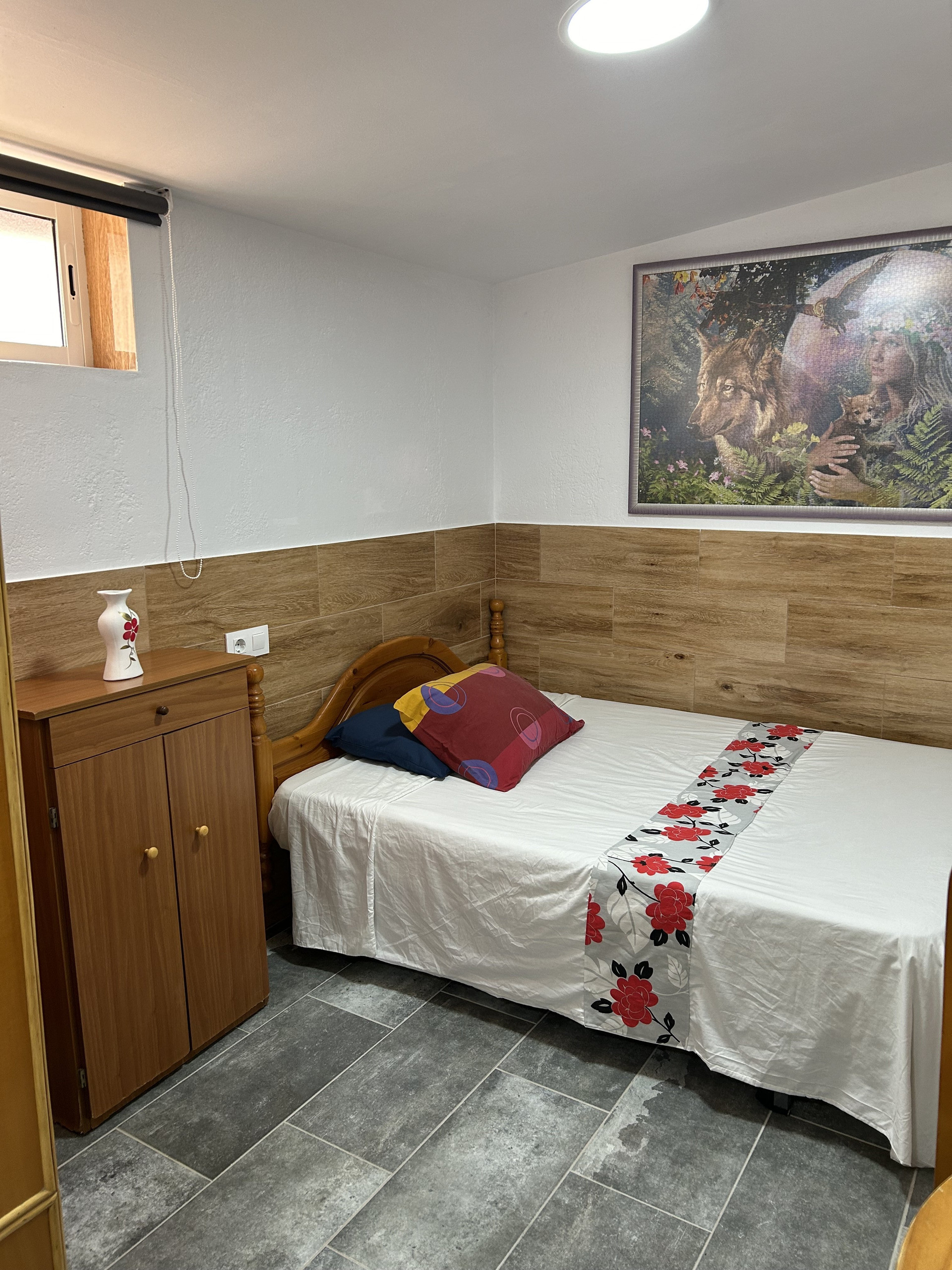 Bedroom with single bed and dresser