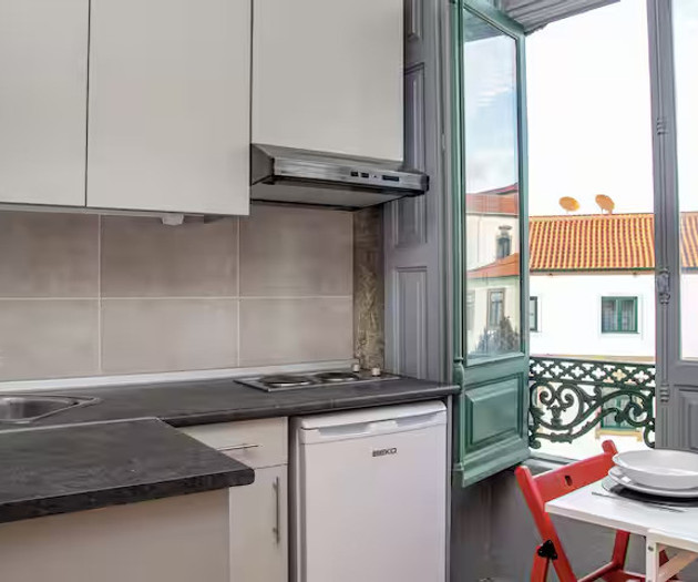 Carmo 0 - Basic studio near Sto António Hospital