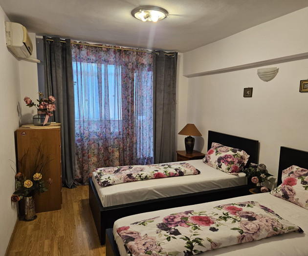 Large Group Accommodation Bucharest, 4 apt,20slips