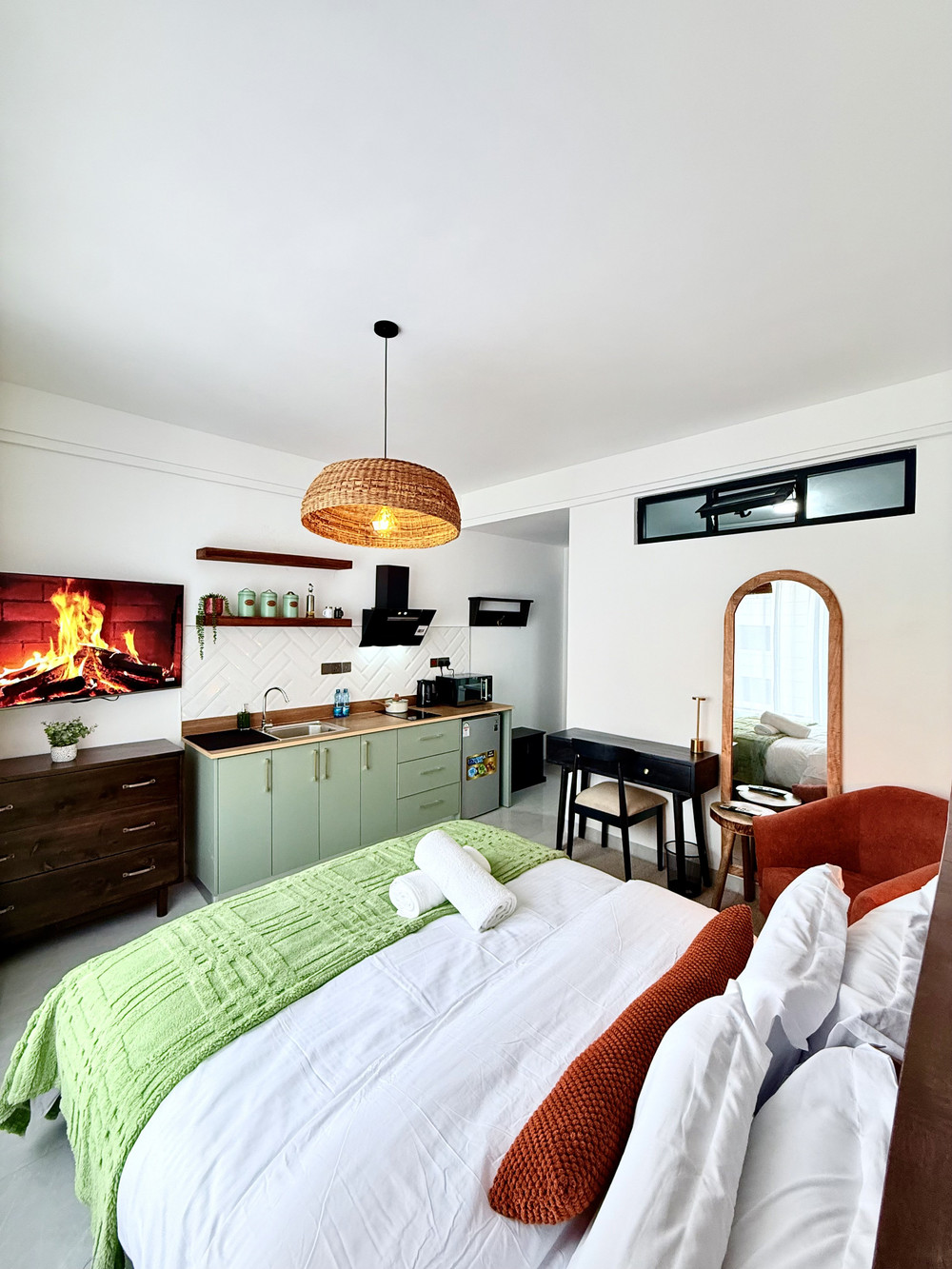 Quaint Sky-High Studio: Pool, Gym & Work Nook preview