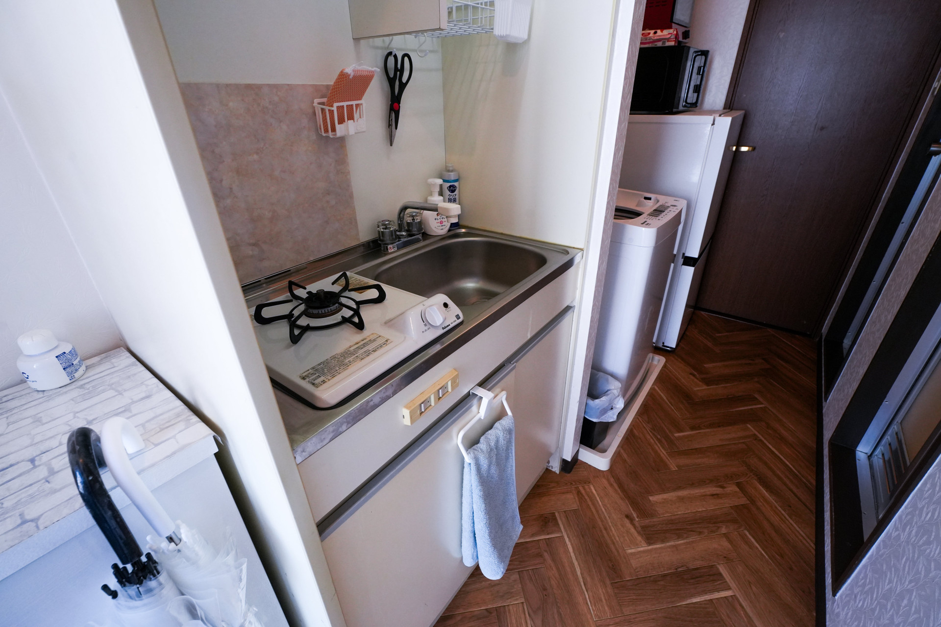 Kitchenette with stove and sink