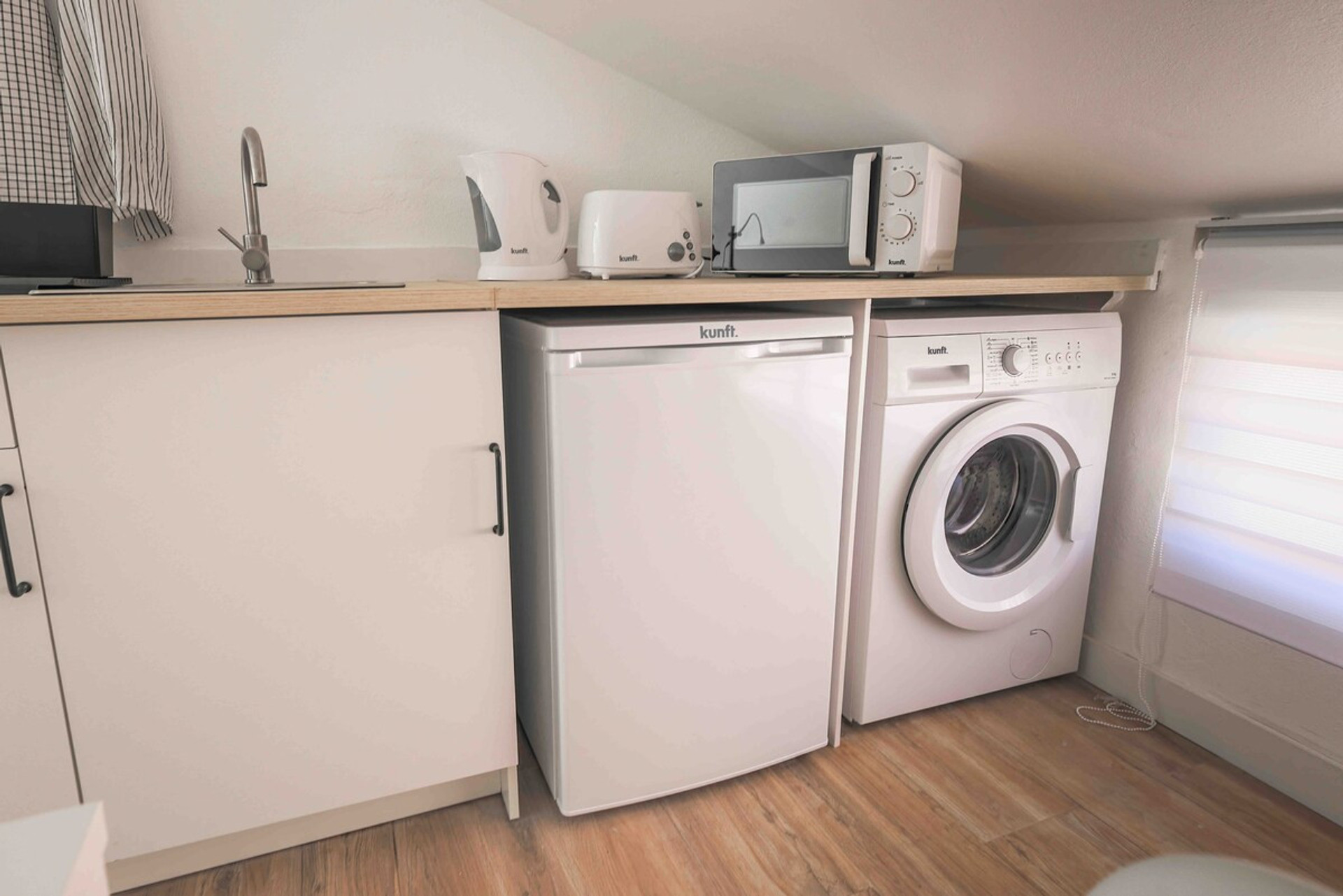 Full kitchen image 4