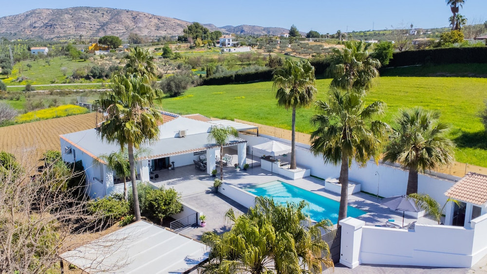 Cubo's Casa Flor High Privacy & Pool preview
