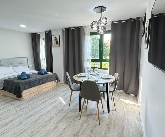 New 1 bedroom apartment KING SIZE bed