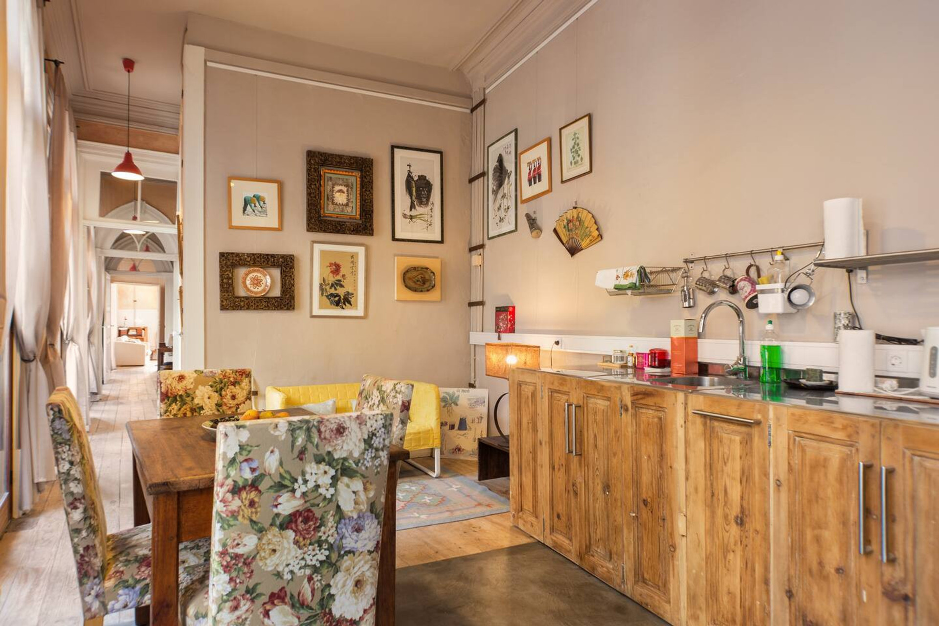 Kitchenette & dinning area