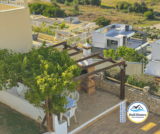 Villa Verde - 4 bedrooms, Marina view, pool & BBQ