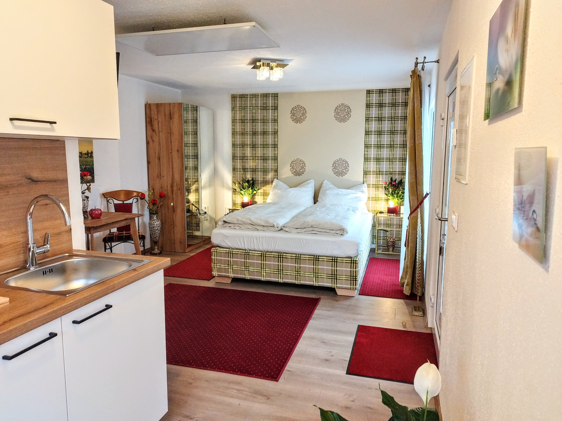 Studio room with kitchenette and bed